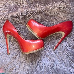 Pour la Victoire ‘Irina’ heels in iridescent red - size US 6.